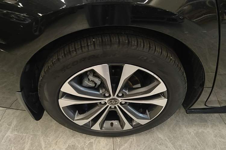 Used Toyota Granvia 2022 2.5L Hybrid Prestige Edition Right Rear Wheel Hub