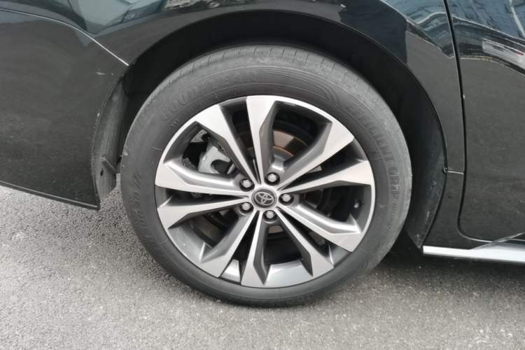 Used Toyota Granvia 2022 2.5L Hybrid Flagship Edition Right Rear Wheel Hub