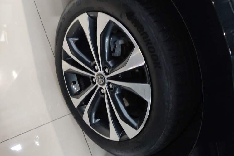 Used Toyota Granvia 2022 2.5L Hybrid Prestige Edition Right Rear Wheel Hub