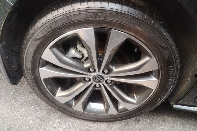 Used Toyota Granvia 2022 2.5L Hybrid Premium Edition Right Rear Wheel Hub