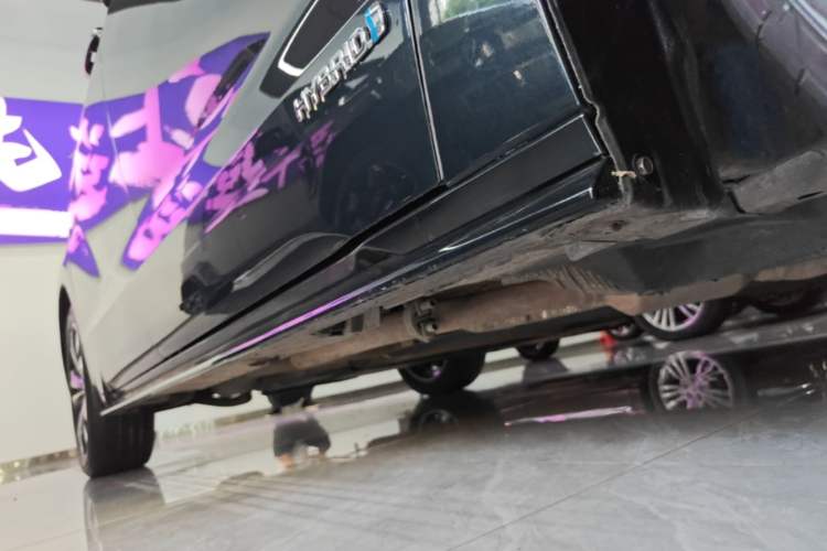 Used Toyota Granvia 2022 2.5L Hybrid Flagship Edition Right Side Sill