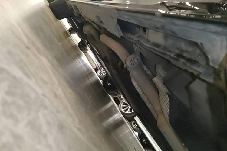 Used Toyota Granvia 2022 2.5L Hybrid Prestige Edition Right Side Sill