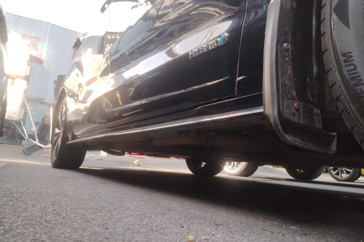 Used Toyota Granvia 2022 2.5L Hybrid Premium Edition Right Side Sill