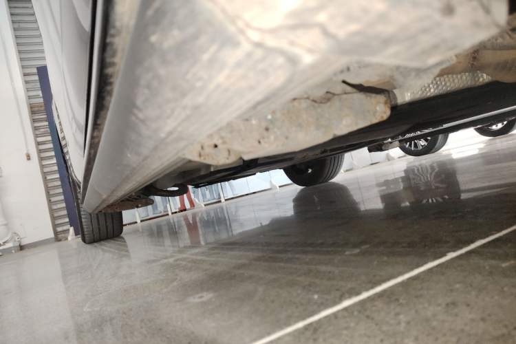 Used Toyota Granvia 2022 2.5L Hybrid Premium Edition Right Side Sill