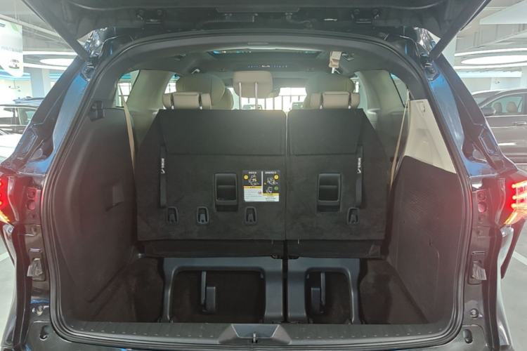 Used Toyota Granvia 2022 2.5L Hybrid Prestige Edition Trunk