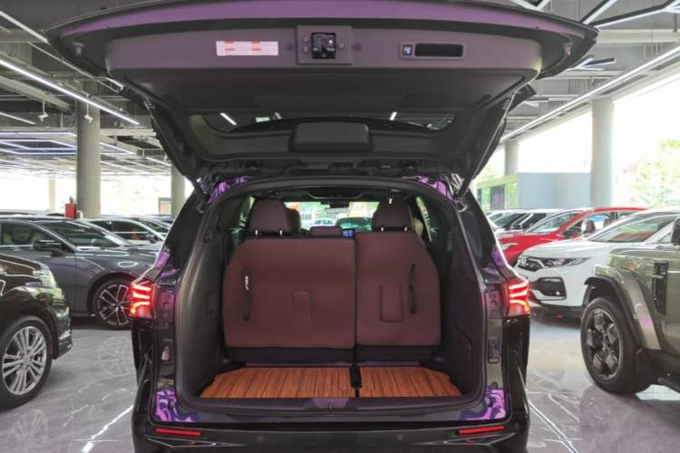 Used Toyota Granvia 2022 2.5L Hybrid Flagship Edition Trunk