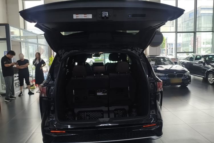 Used Toyota Granvia 2022 2.5L Hybrid Flagship Edition Trunk