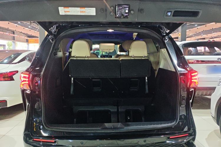 Used Toyota Granvia 2022 2.5L Hybrid Prestige Edition Trunk
