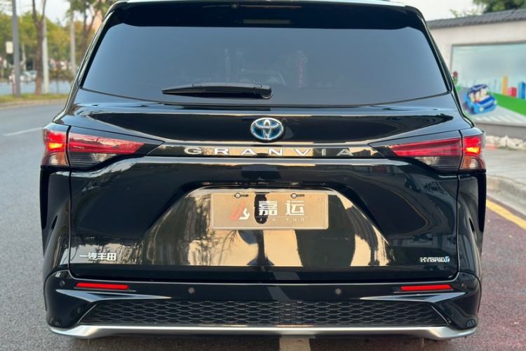 Used Toyota Granvia 2022 2.5L Hybrid Premium Edition Trunk