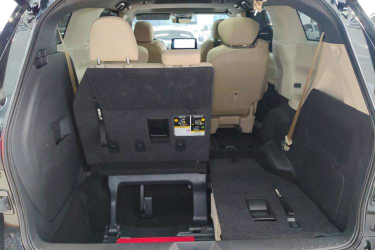 Used Toyota Granvia 2022 2.5L Hybrid Prestige Edition Trunk