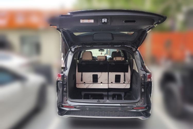 Used Toyota Granvia 2022 2.5L Hybrid Premium Edition Trunk