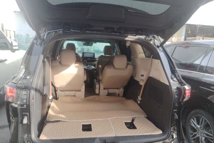 Used Toyota Granvia 2022 2.5L Hybrid Premium Edition Trunk
