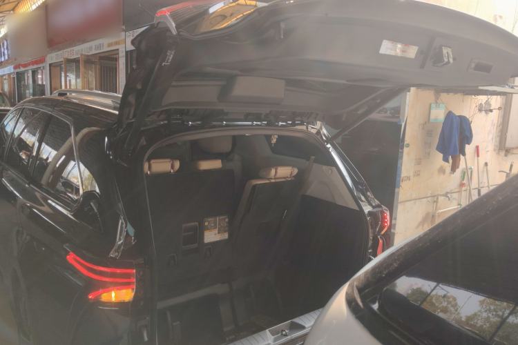 Used Toyota Granvia 2022 2.5L Hybrid Prestige Edition Trunk
