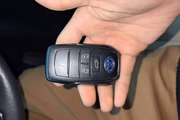 Used Toyota Granvia 2022 2.5L Hybrid Premium Edition Vehicle Key
