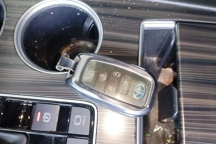 Used Toyota Granvia 2022 2.5L Hybrid Flagship Edition Vehicle Key