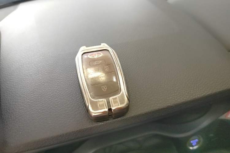 Used Toyota Granvia 2022 2.5L Hybrid Prestige Edition Vehicle Key