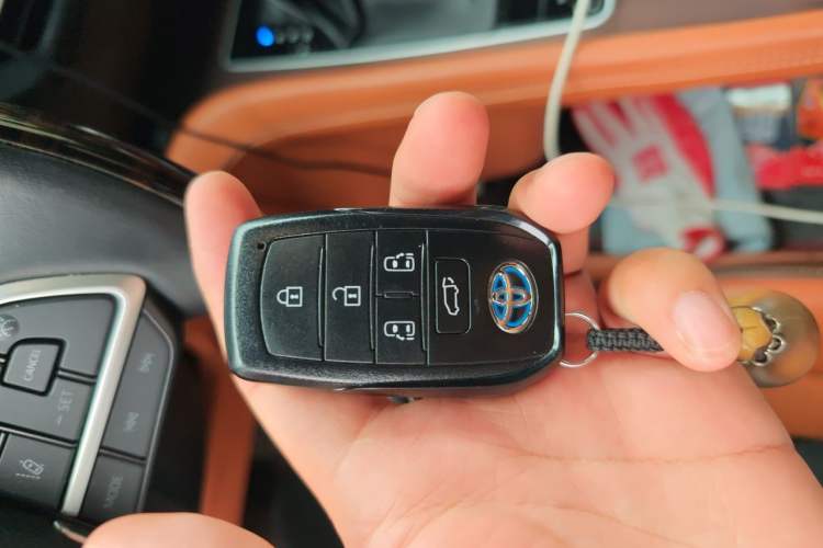 Used Toyota Granvia 2022 2.5L Hybrid Premium Edition Vehicle Key