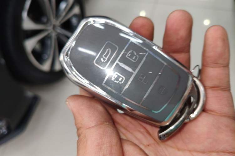 Used Toyota Granvia 2022 2.5L Hybrid Prestige Edition Vehicle Key