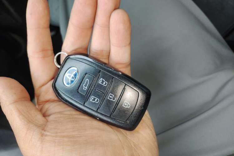 Used Toyota Granvia 2022 2.5L Hybrid Premium Edition Vehicle Key