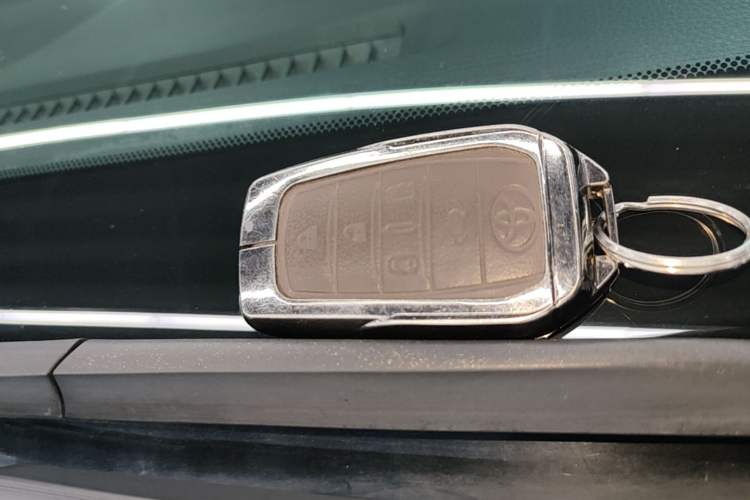 Used Toyota Granvia 2022 2.5L Hybrid Premium Edition Vehicle Key