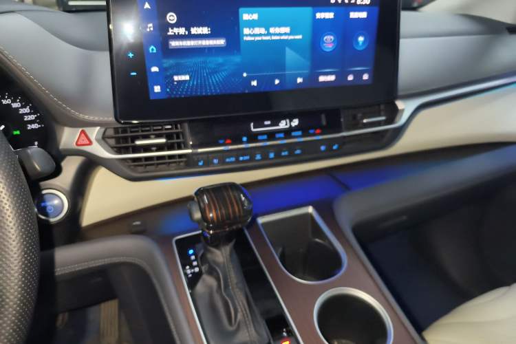 Used Toyota Granvia 2022 2.5L Hybrid Premium Edition Audio And AC Panel