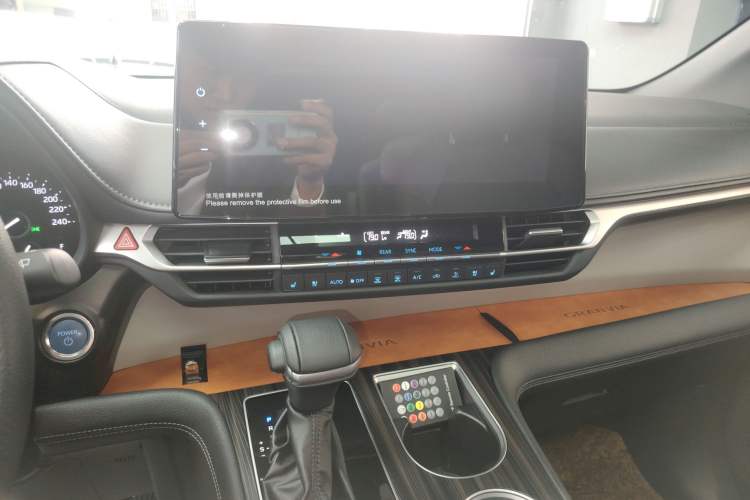 Used Toyota Granvia 2022 2.5L Hybrid Prestige Edition Audio And AC Panel