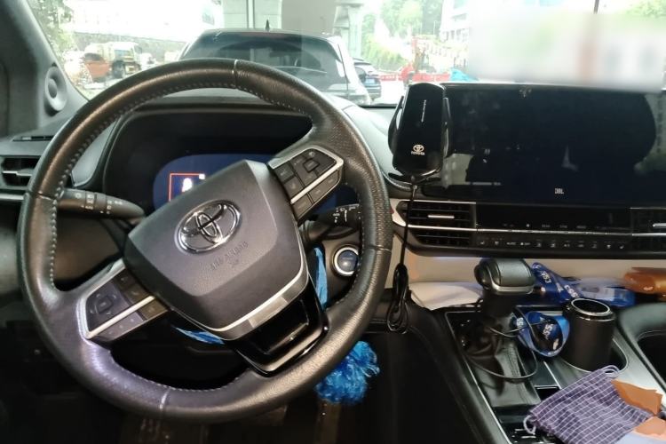 Used Toyota Granvia 2022 2.5L Hybrid Flagship Edition Center Console