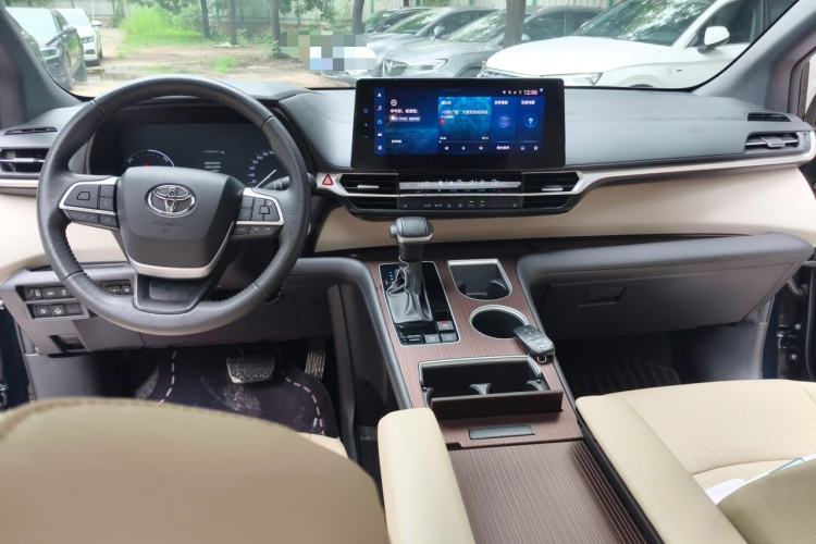 Used Toyota Granvia 2022 2.5L Hybrid Premium Edition Center Console