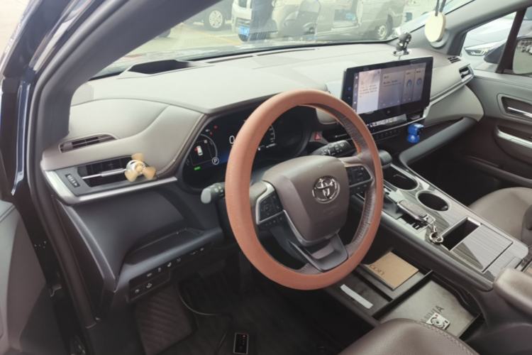 Used Toyota Granvia 2022 2.5L Hybrid Flagship Edition Center Console