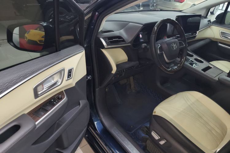 Used Toyota Granvia 2022 2.5L Hybrid Premium Edition Driver Seat