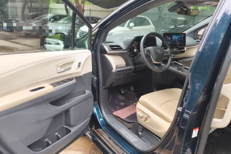 Used Toyota Granvia 2022 2.5L Hybrid Premium Edition Driver Seat
