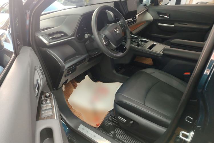 Used Toyota Granvia 2022 2.5L Hybrid Prestige Edition Driver Seat