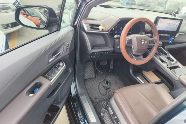 Used Toyota Granvia 2022 2.5L Hybrid Flagship Edition Driver Seat