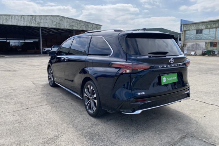 Used Toyota Granvia 2022 2.5L Hybrid Prestige Edition Exterior 3