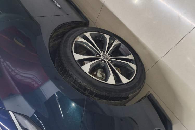 Used Toyota Granvia 2022 2.5L Hybrid Premium Edition Exterior 4