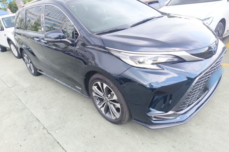 Used Toyota Granvia 2022 2.5L Hybrid Flagship Edition Front Right 45 Deg