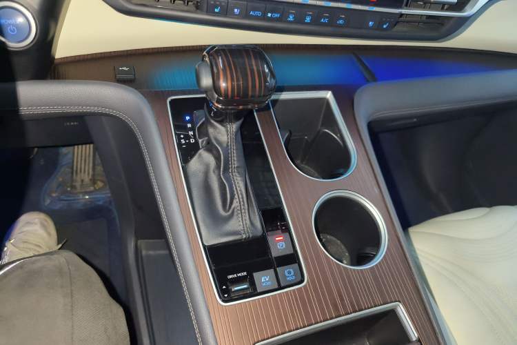 Used Toyota Granvia 2022 2.5L Hybrid Premium Edition Gear Lever
