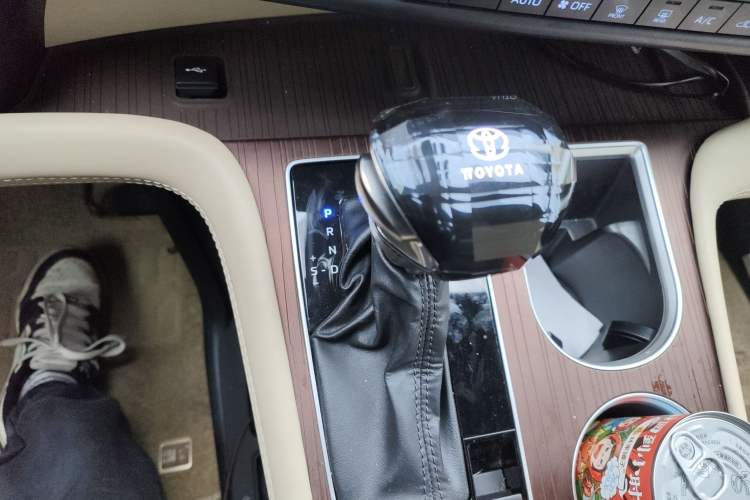 Used Toyota Granvia 2022 2.5L Hybrid Prestige Edition Gear Lever