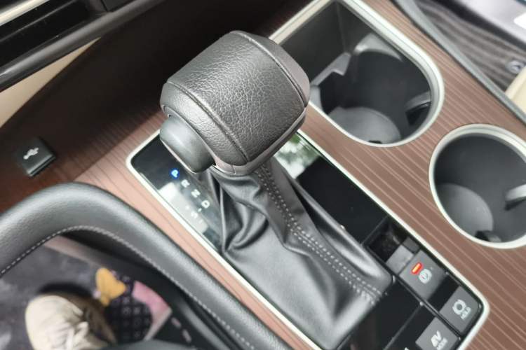 Used Toyota Granvia 2022 2.5L Hybrid Premium Edition Gear Lever