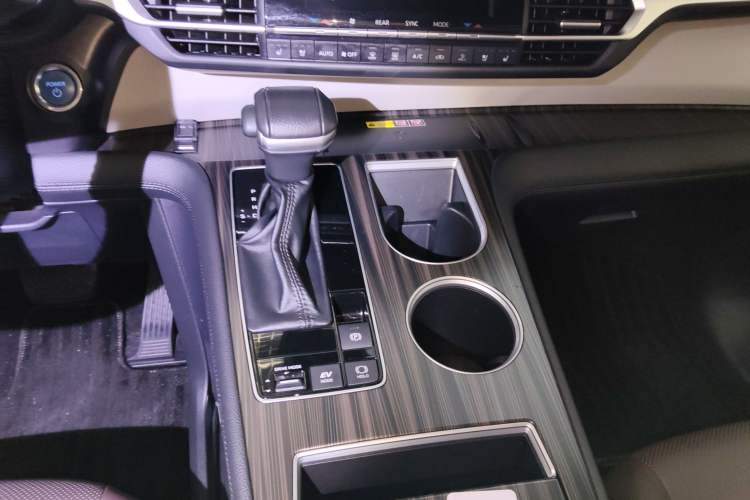 Used Toyota Granvia 2022 2.5L Hybrid Flagship Edition Gear Lever