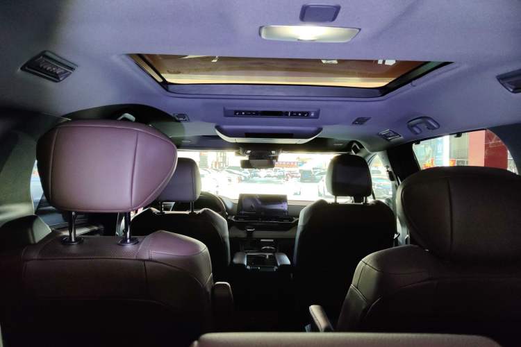 Used Toyota Granvia 2022 2.5L Hybrid Flagship Edition Headliner
