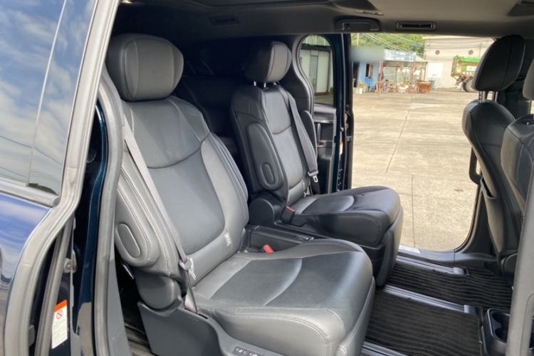 Used Toyota Granvia 2022 2.5L Hybrid Prestige Edition Interior 11