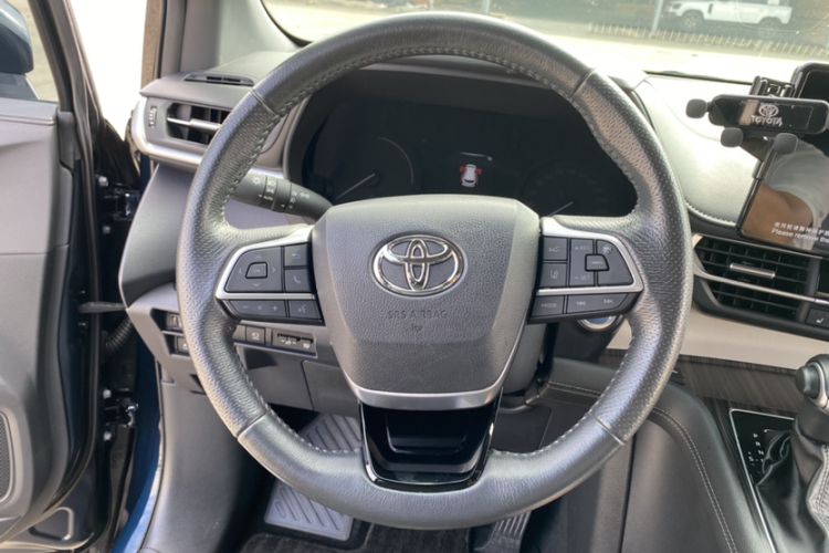 Used Toyota Granvia 2022 2.5L Hybrid Prestige Edition Interior 2