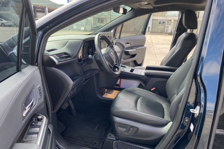 Used Toyota Granvia 2022 2.5L Hybrid Prestige Edition Interior 5