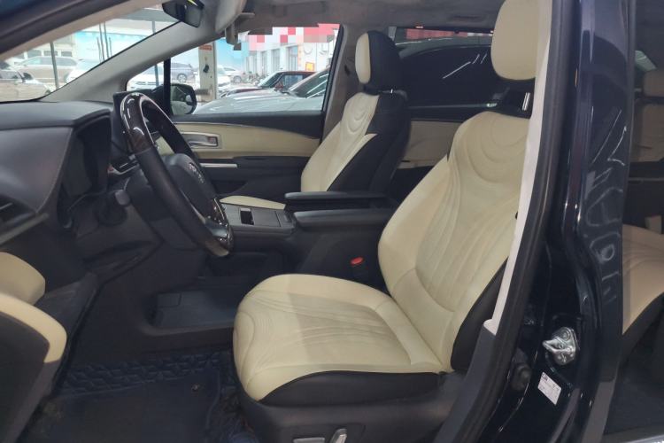 Used Toyota Granvia 2022 2.5L Hybrid Premium Edition Left Front Seat