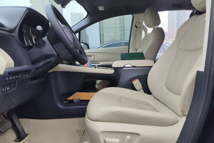 Used Toyota Granvia 2022 2.5L Hybrid Prestige Edition Left Front Seat