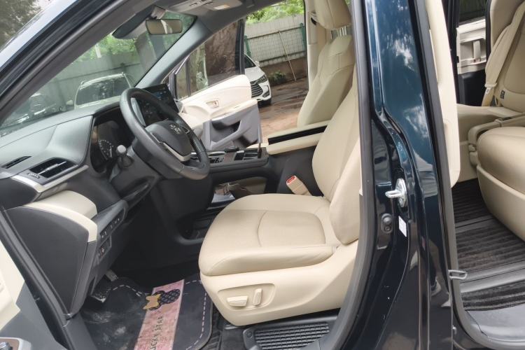Used Toyota Granvia 2022 2.5L Hybrid Premium Edition Left Front Seat