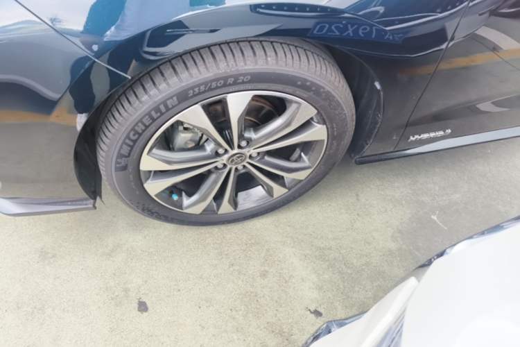 Used Toyota Granvia 2022 2.5L Hybrid Flagship Edition Left Front Wheel Hub