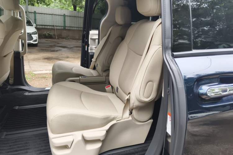Used Toyota Granvia 2022 2.5L Hybrid Premium Edition Left Rear Seat