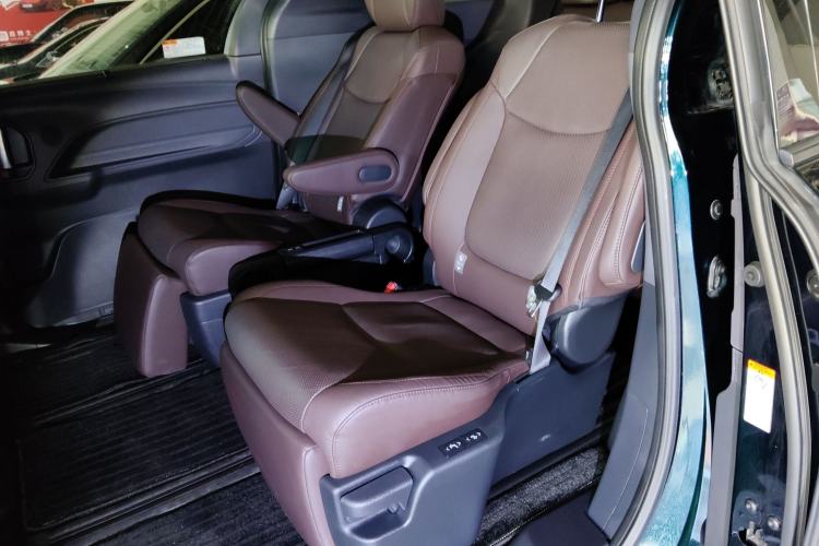 Used Toyota Granvia 2022 2.5L Hybrid Flagship Edition Left Rear Seat